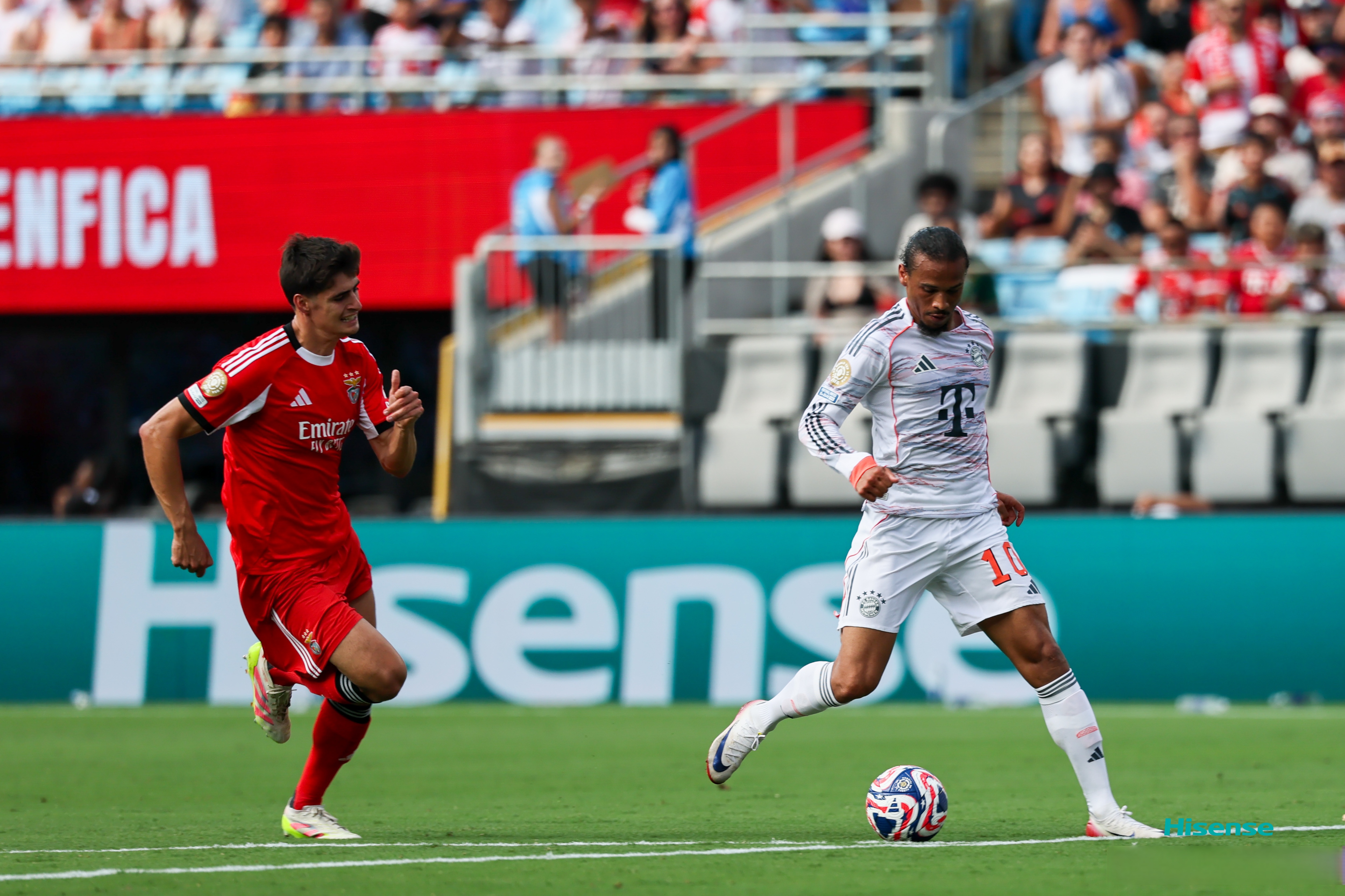 莱比锡迎荷甲关键赛；转会期刷新队史纪录；气氛紧张；轮换策略成焦点 